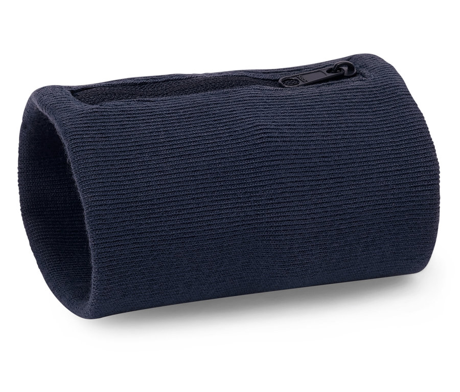 Na bielom povrchu leží tmavomodrý náramok so zipsom.