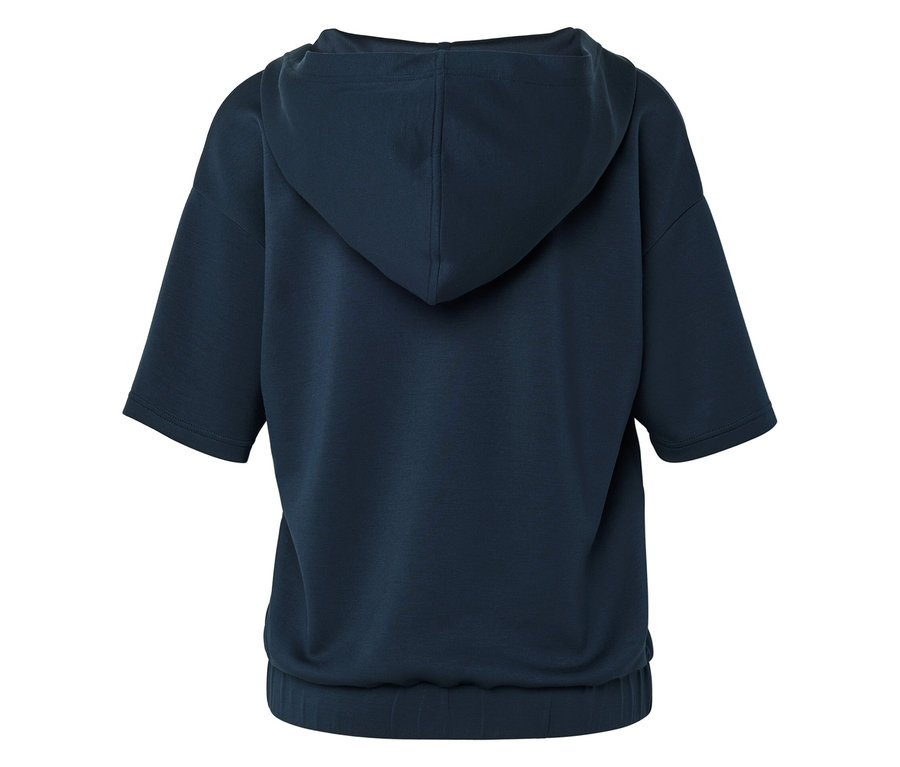 Pohľad zozadu na tmavomodrú mikinu s kapucňou, krátkymi rukávmi a elastickým pásom.