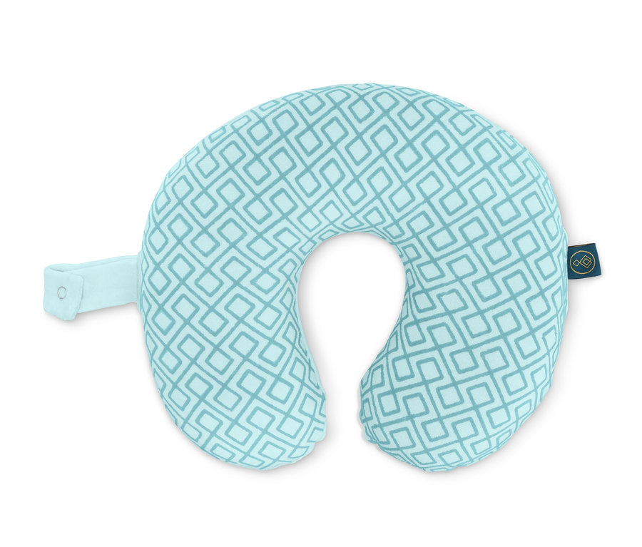 Šijový vankúšik z viskoelastickej peny s geometrickým vzorom.