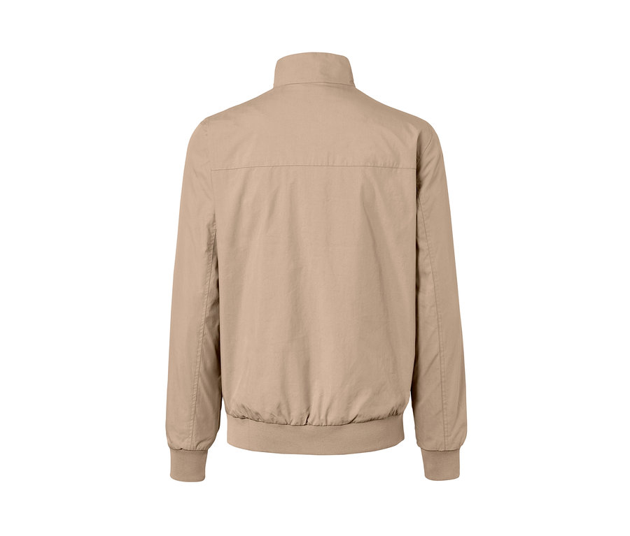 Pohľad zozadu na bluzón.