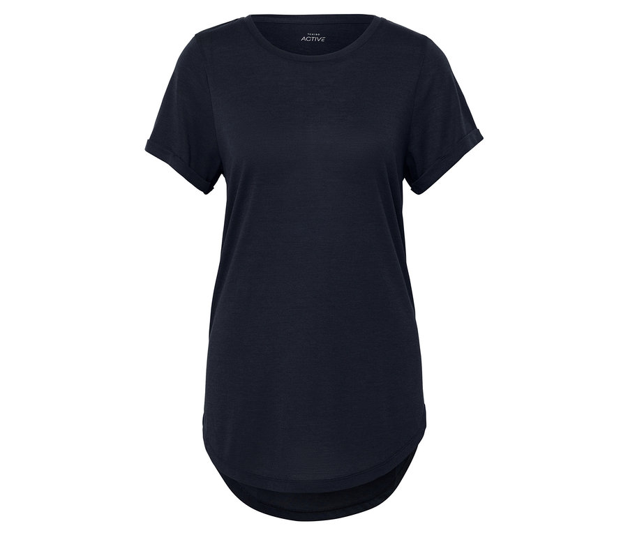 Čierne tričko s krátkym rukávom a okrúhlym výstrihom.