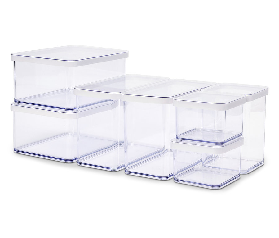 Usporiadanie priehľadných nádob rôznych veľkostí s bielymi viečkami.