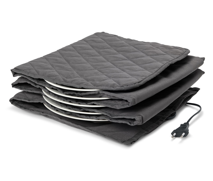 Sivý elektrický ohrievač tanierov s bielymi taniermi vnútri a elektrickou zástrčkou.