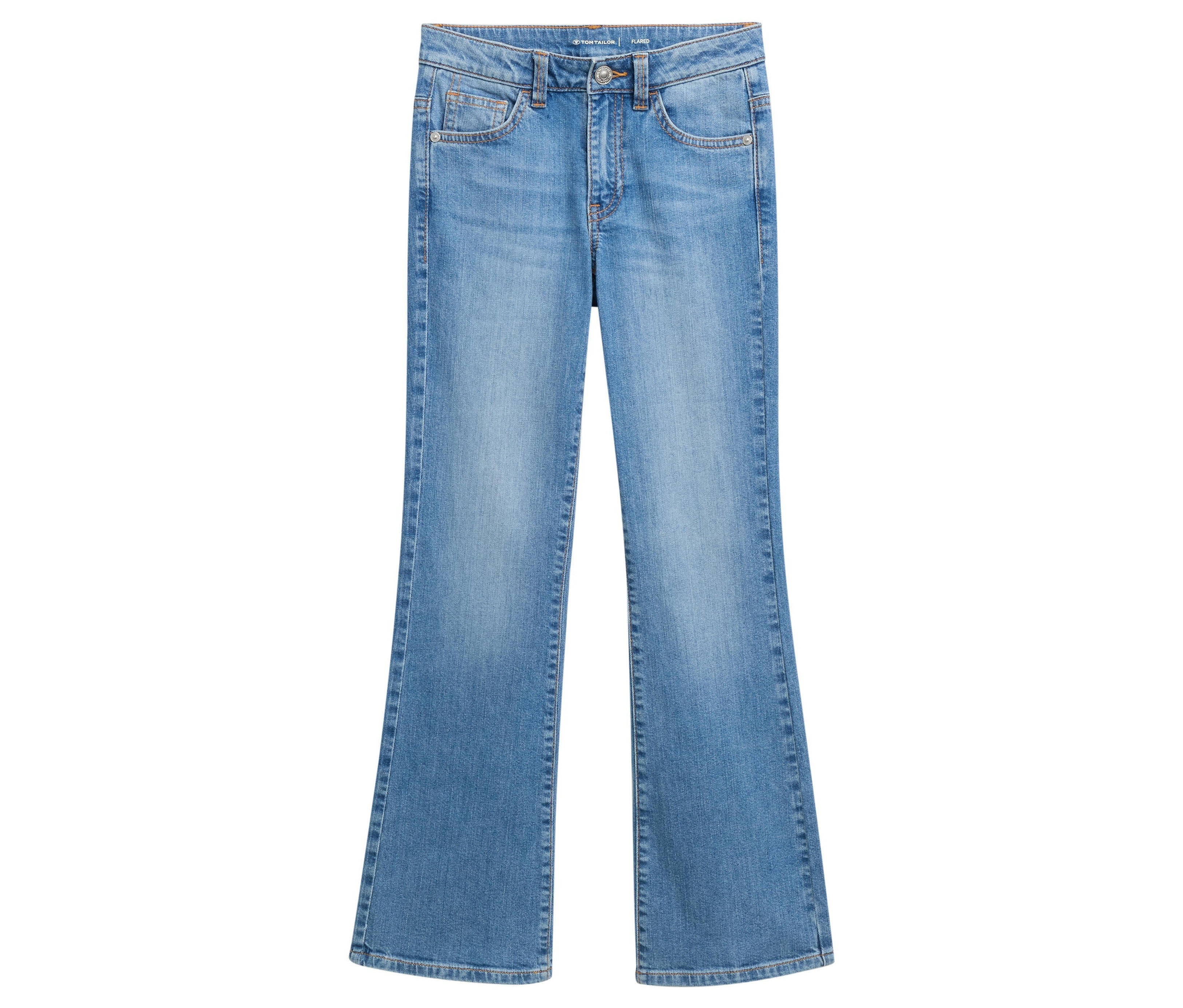Svetlé detské džínsy Tom Tailor so širokými nohavicami ležia na bielom pozadí.