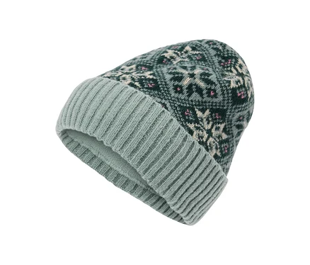 Pletená čiapka typu beanie so svetlozeleným rebrovaným okrajom a tmavozelenou korunou s nórskym vzorom vo svetlozelenej, krémovej a malými ružovými akcentmi.