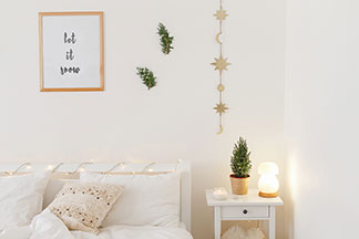 Lampy v zaručenej kvalite Tchibo sa hodia aj do spálne, napríklad na nočný stolík. Oživte si svoju spálňu klasickou malou dekoračnou lampou v tvare huby.